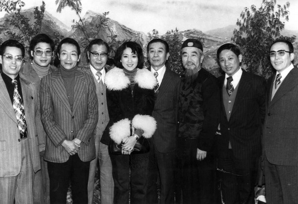 右一李金棠、右二陳元正、右三影星楊志卿、右四復興劇校校長王振祖、左三朱少龍